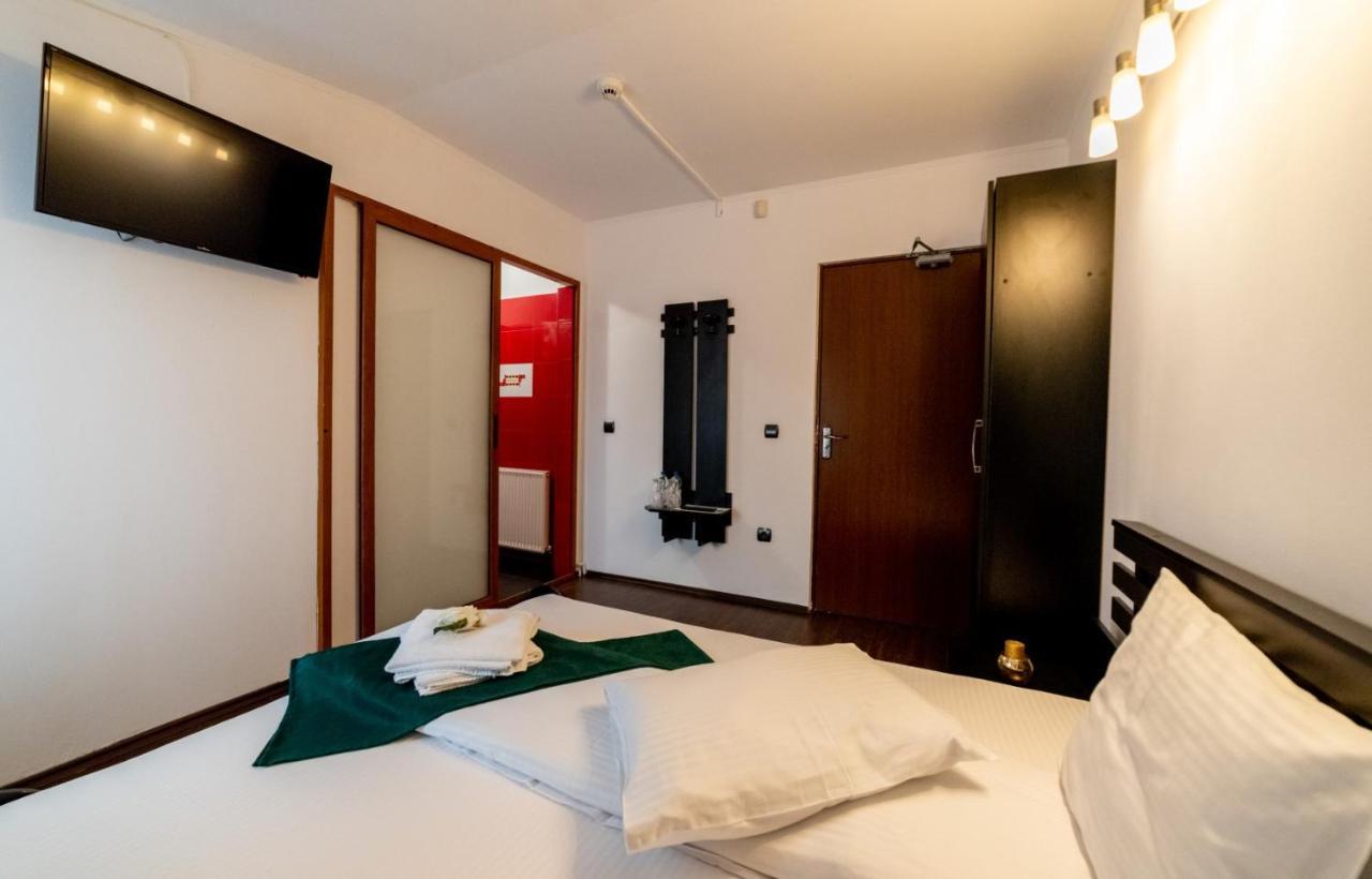 Escala Rooms Ghimbav Bagian luar foto