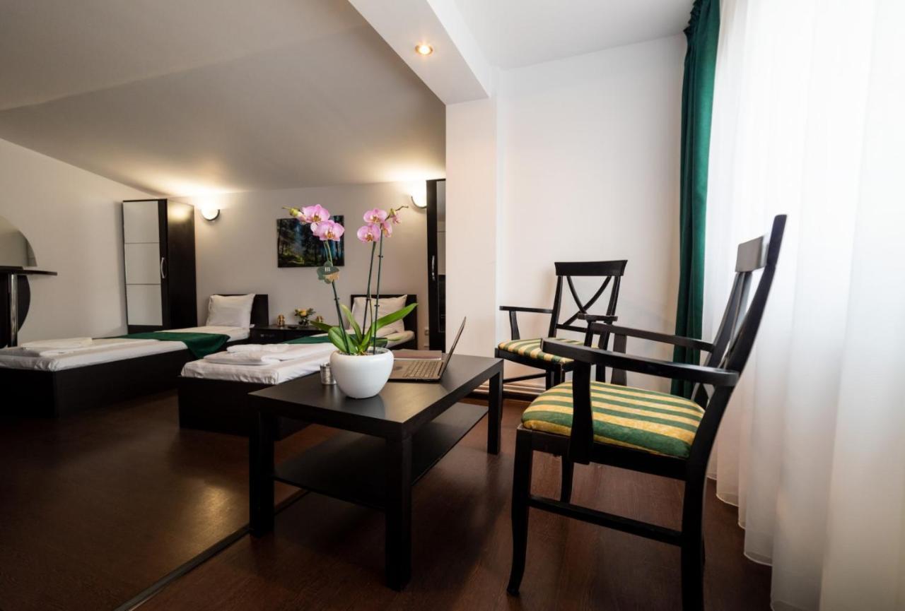 Escala Rooms Ghimbav Bagian luar foto