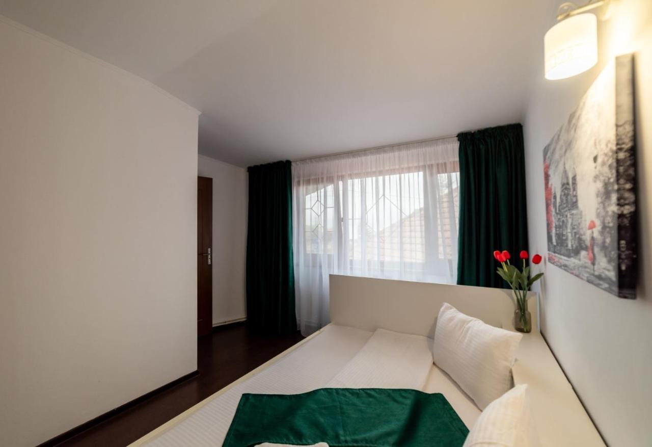 Escala Rooms Ghimbav Bagian luar foto