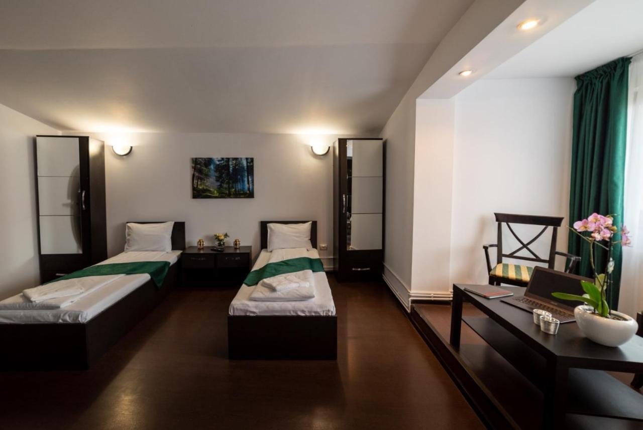 Escala Rooms Ghimbav Bagian luar foto