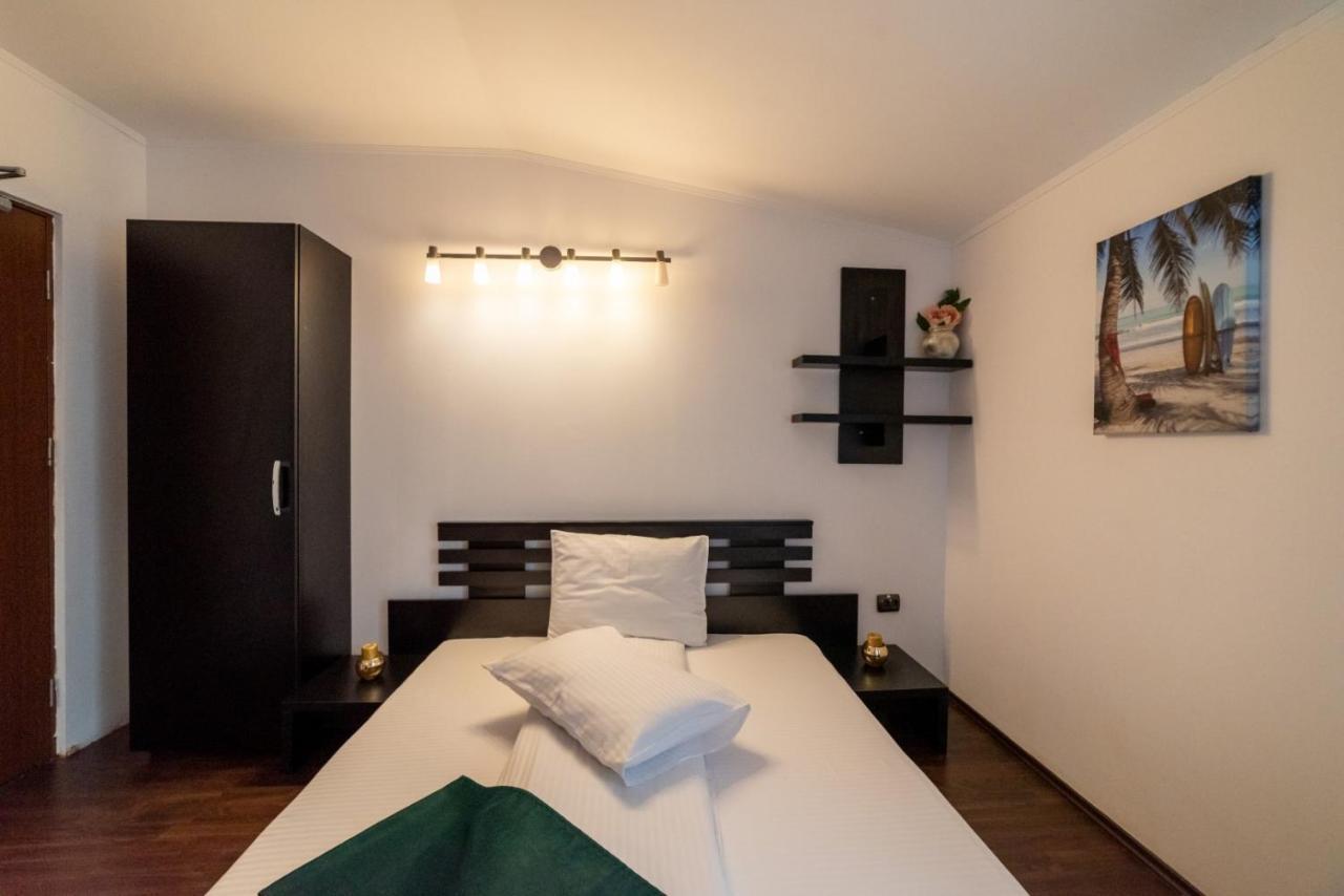 Escala Rooms Ghimbav Bagian luar foto