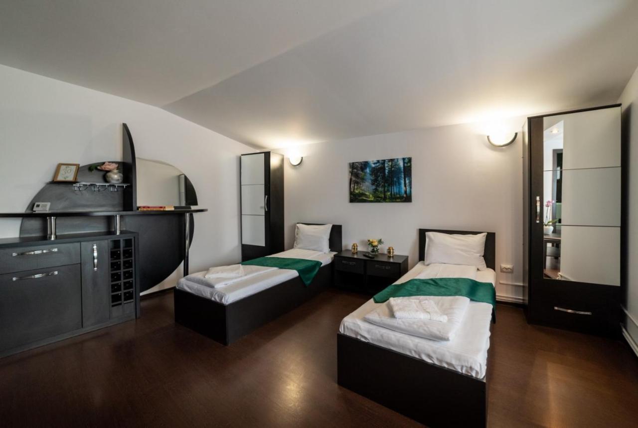 Escala Rooms Ghimbav Bagian luar foto