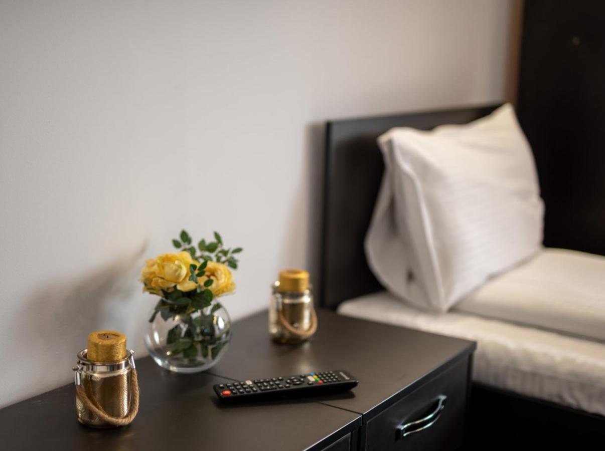 Escala Rooms Ghimbav Bagian luar foto