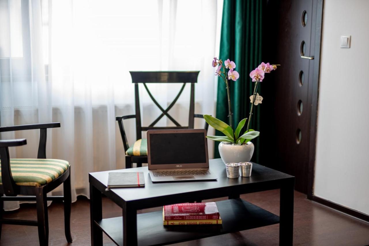 Escala Rooms Ghimbav Bagian luar foto