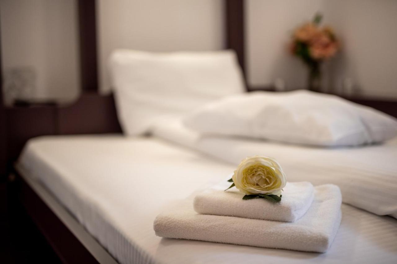Escala Rooms Ghimbav Bagian luar foto