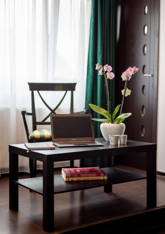 Escala Rooms Ghimbav Bagian luar foto