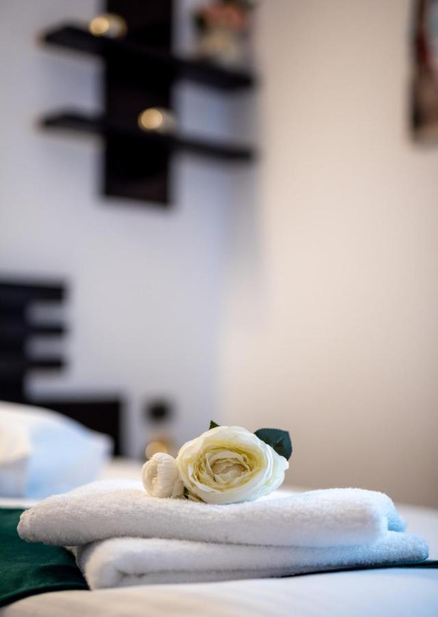 Escala Rooms Ghimbav Bagian luar foto