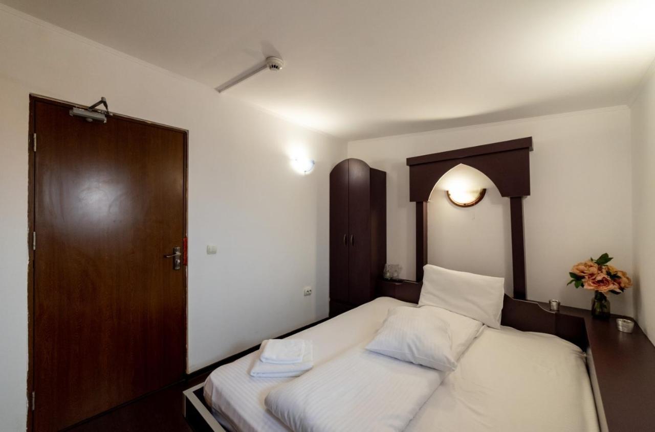 Escala Rooms Ghimbav Bagian luar foto
