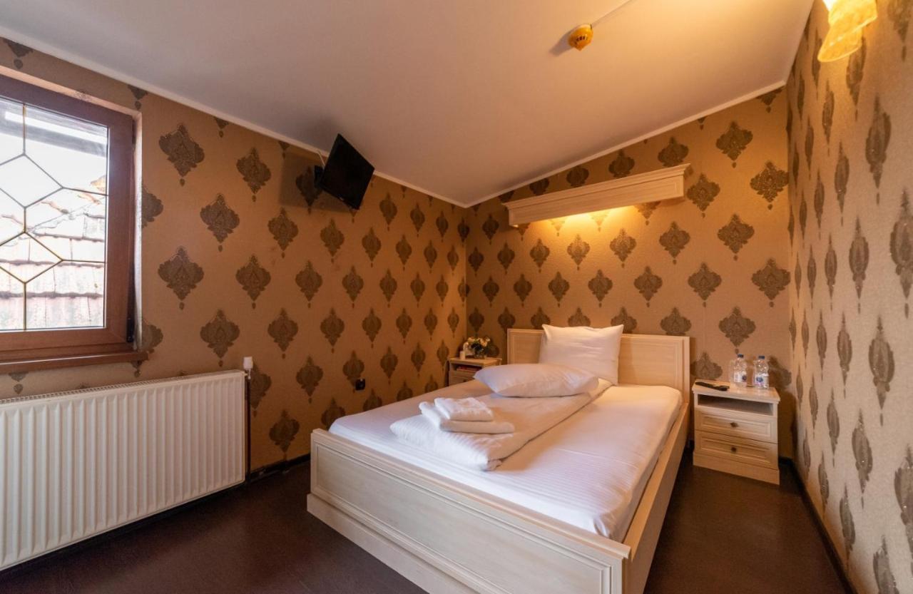 Escala Rooms Ghimbav Bagian luar foto