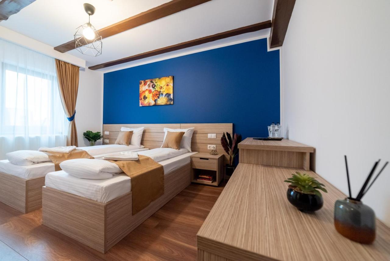Escala Rooms Ghimbav Bagian luar foto
