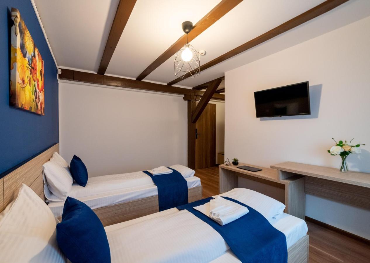 Escala Rooms Ghimbav Bagian luar foto