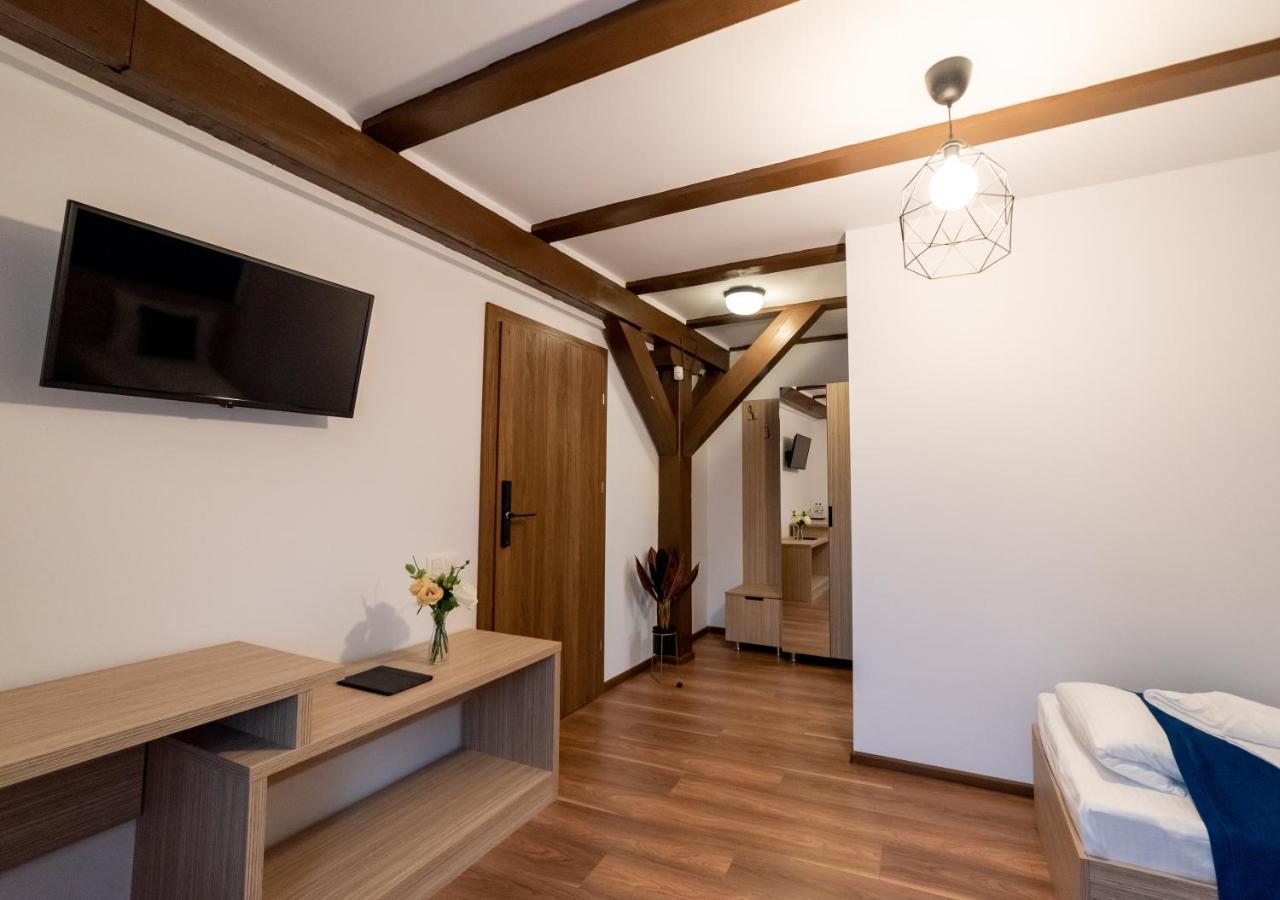 Escala Rooms Ghimbav Bagian luar foto