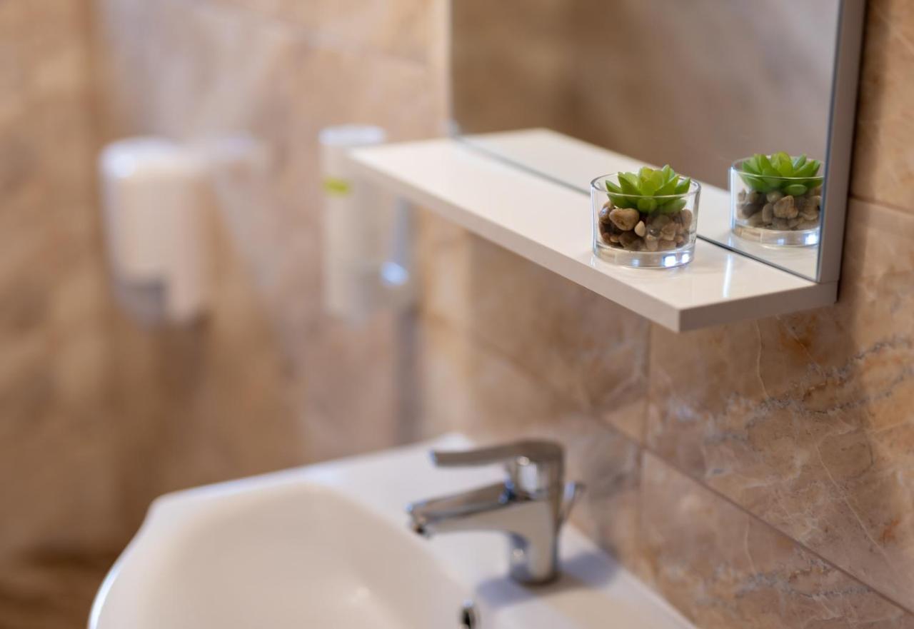 Escala Rooms Ghimbav Bagian luar foto