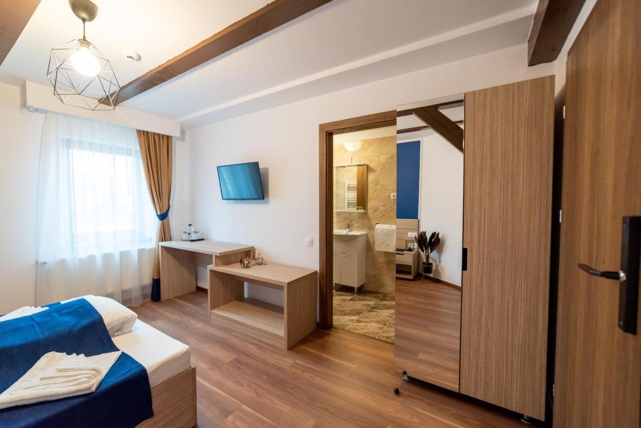Escala Rooms Ghimbav Bagian luar foto