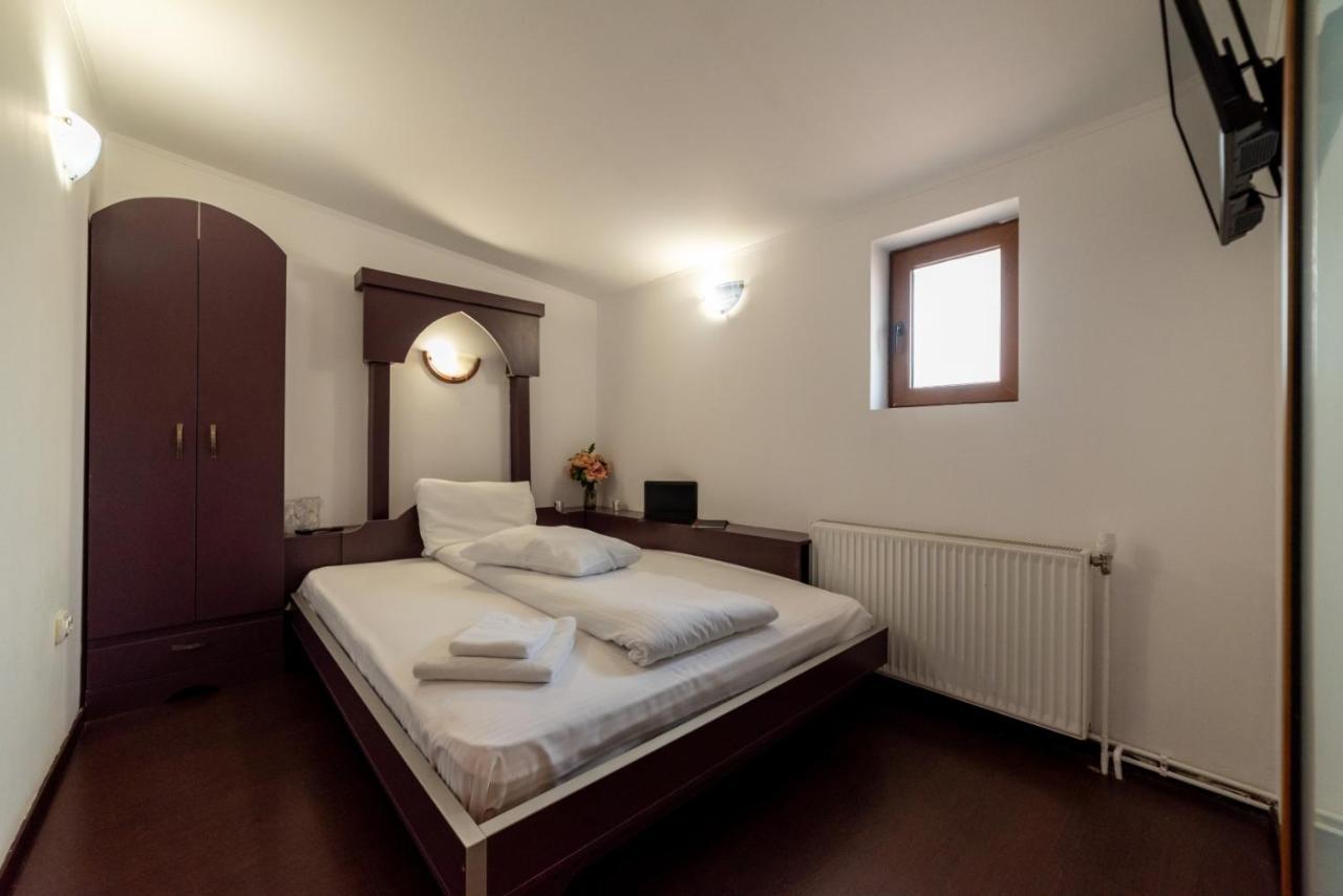 Escala Rooms Ghimbav Bagian luar foto