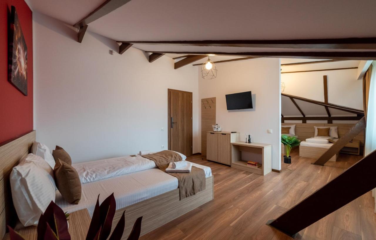 Escala Rooms Ghimbav Bagian luar foto