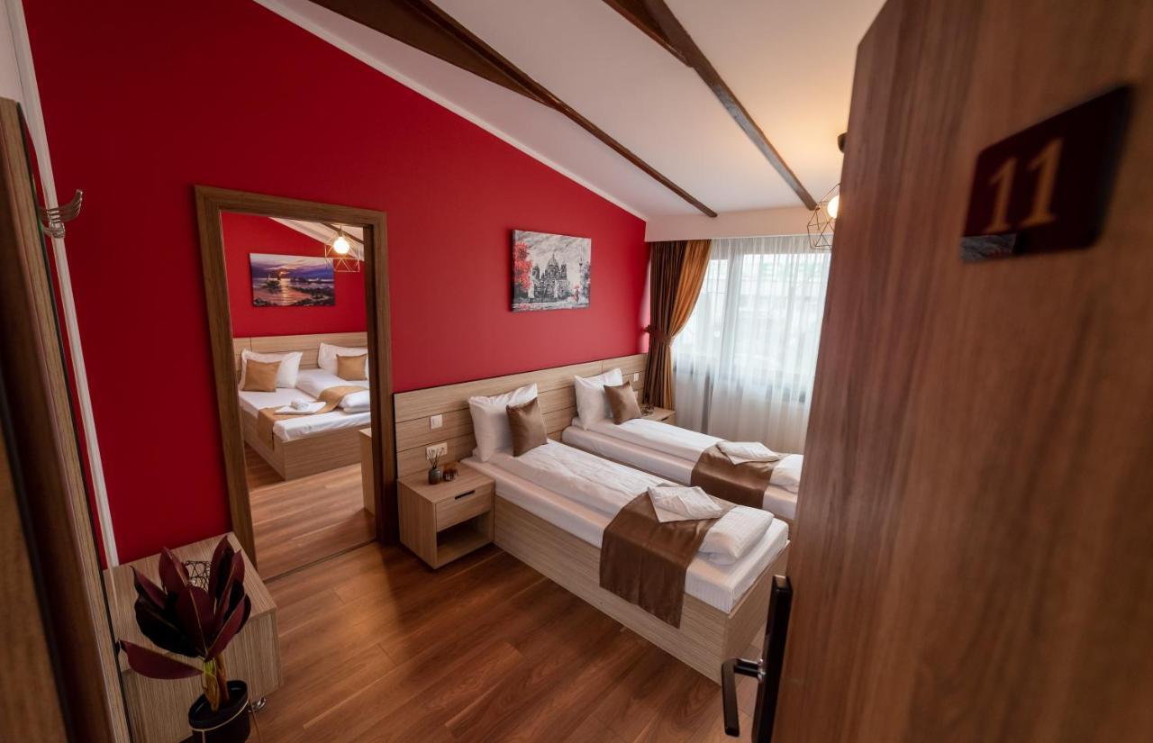 Escala Rooms Ghimbav Bagian luar foto