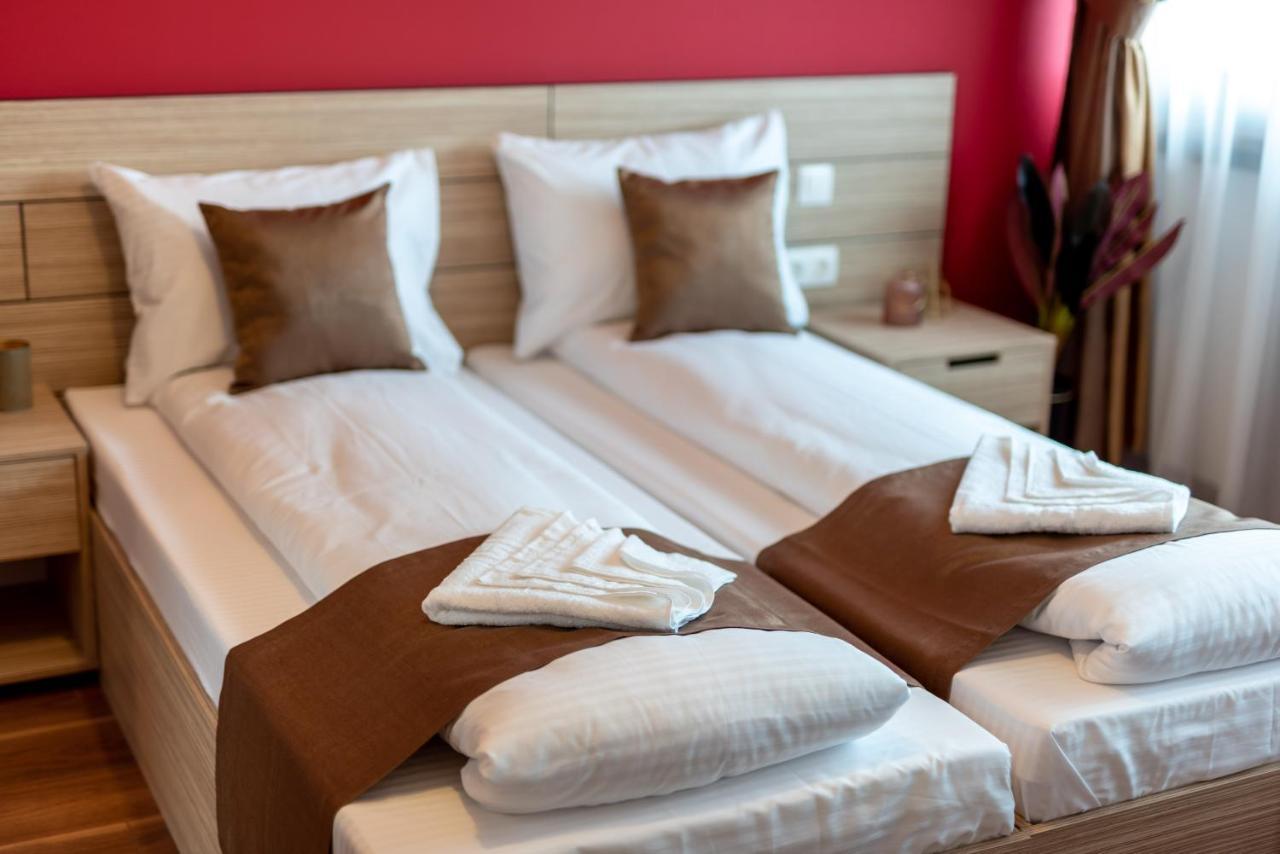 Escala Rooms Ghimbav Bagian luar foto