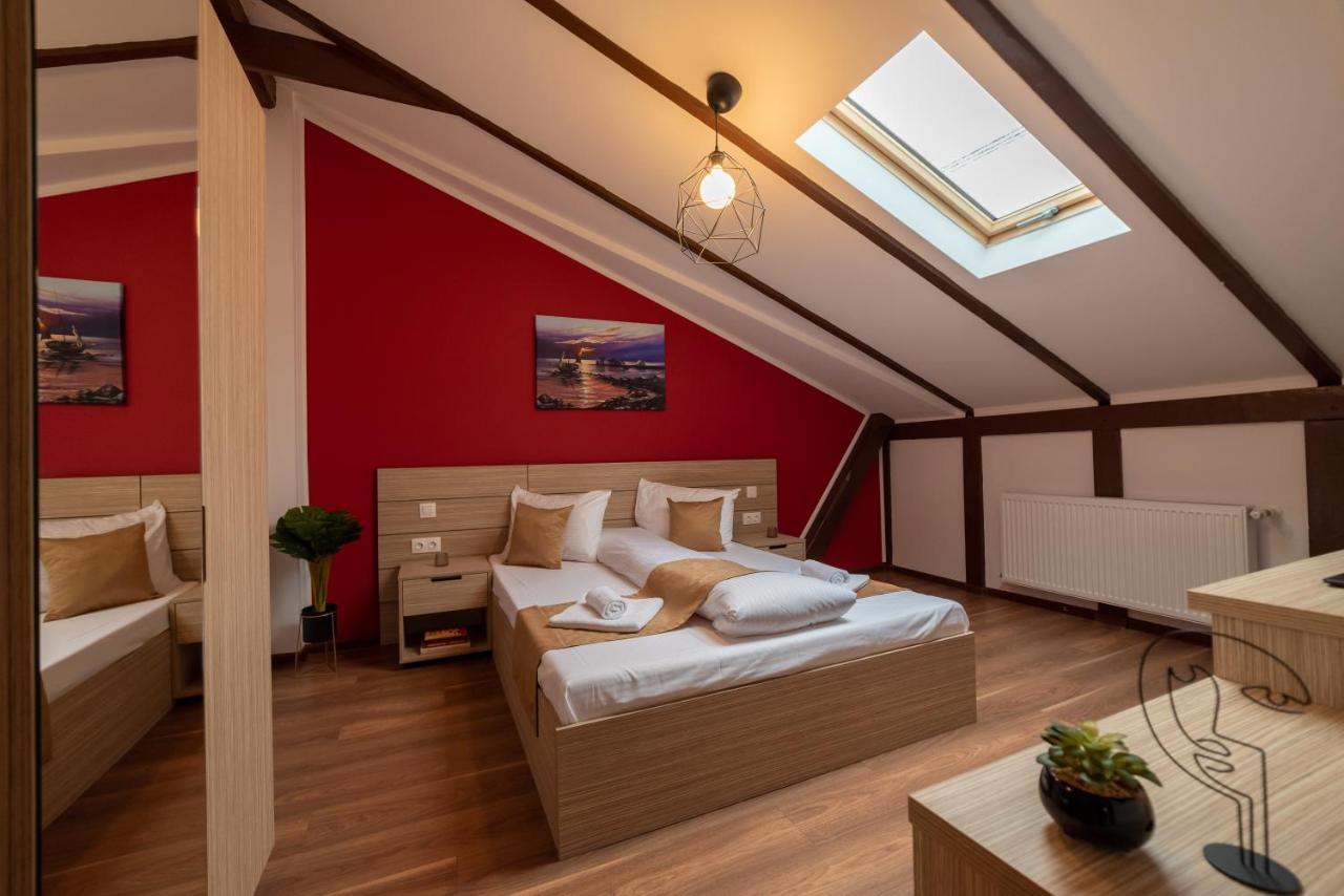 Escala Rooms Ghimbav Bagian luar foto