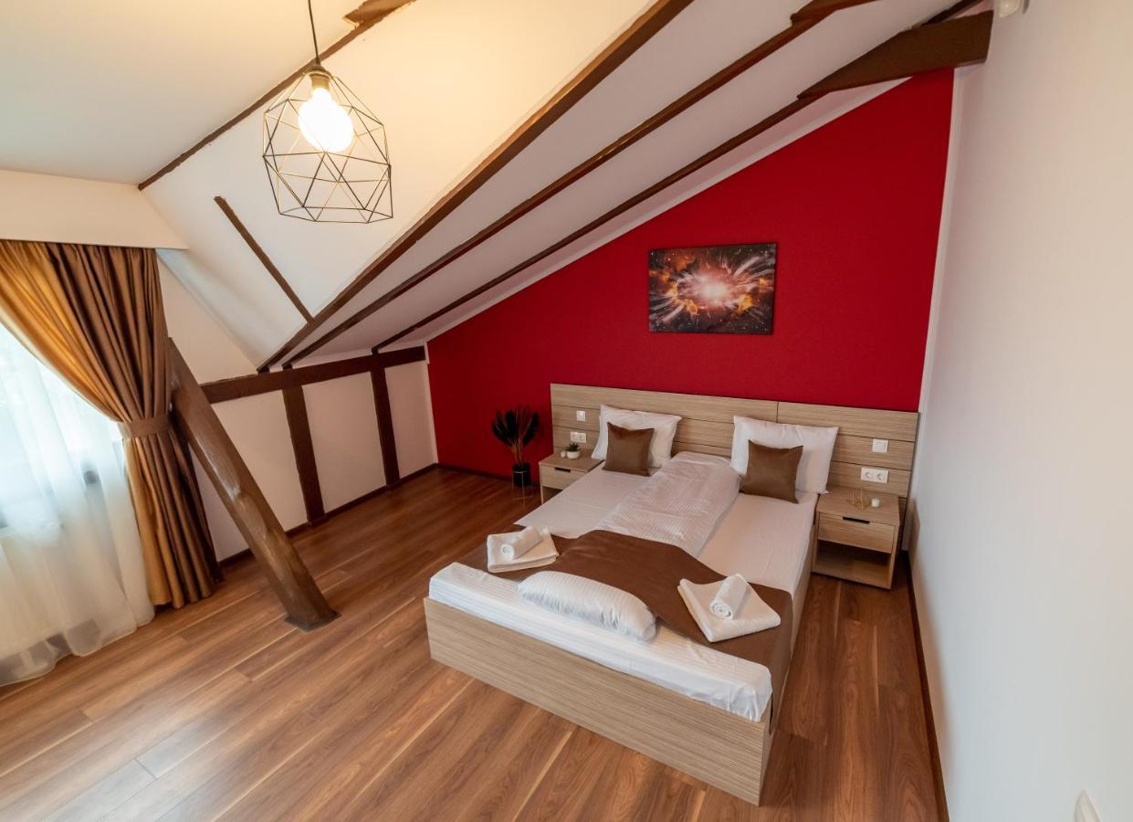 Escala Rooms Ghimbav Bagian luar foto